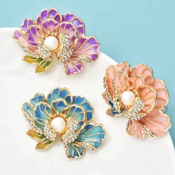 Blue Lotus Floral Pearl Brooch - Picture 4 of 6